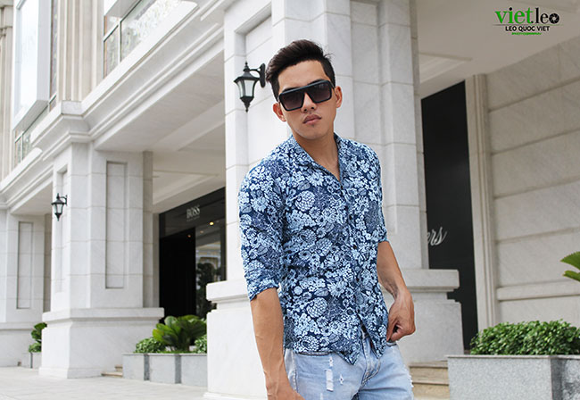 Chinh Nguyễn dạo phố đi bộ - saoshowbiz.com