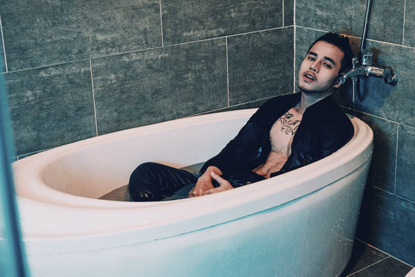 Jon Triệu khoe body khỏe khoắn