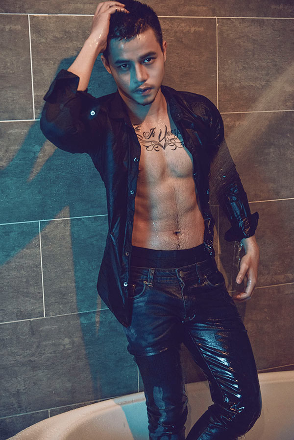 Jon Triệu khoe body khỏe khoắn