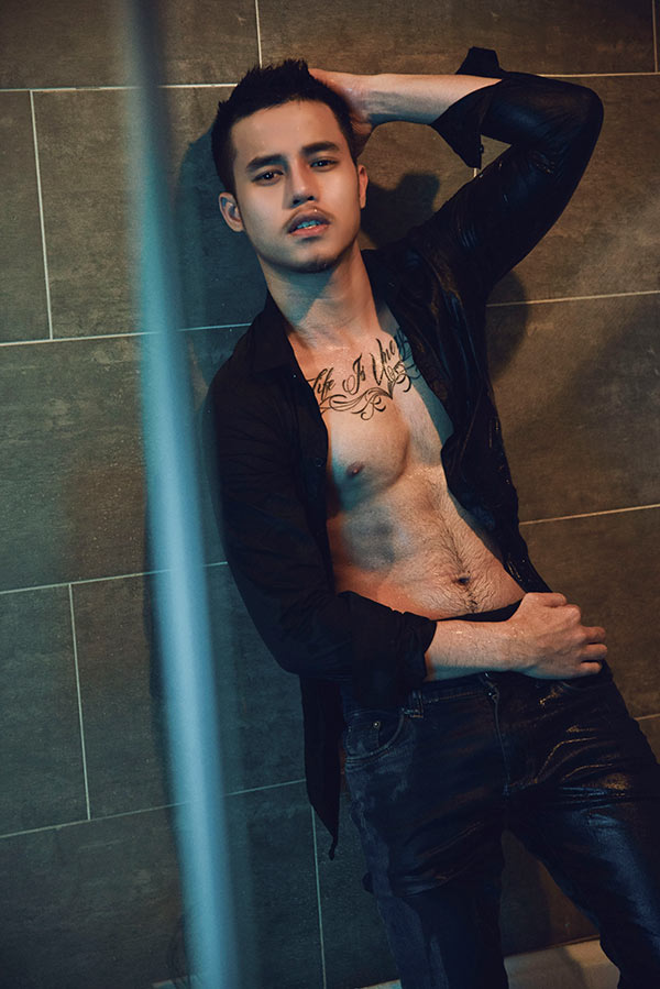 Jon Triệu khoe body khỏe khoắn