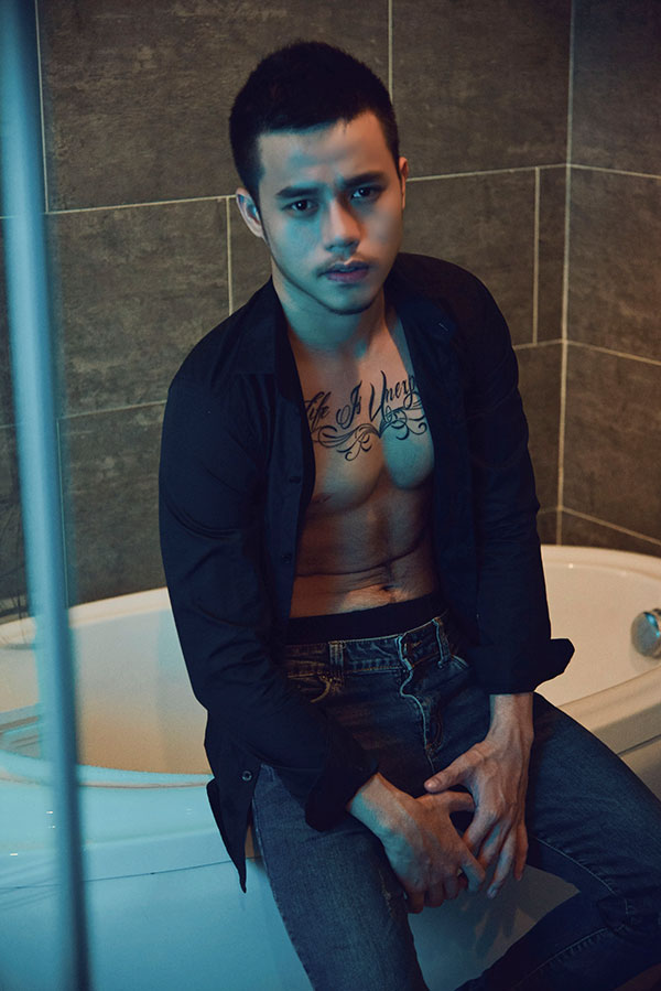 Jon Triệu khoe body khỏe khoắn