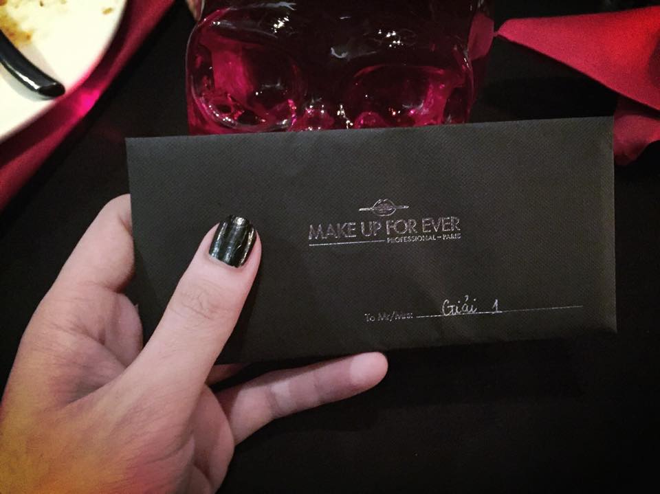 Lý Trường Giới diện trang phục trăm triệu đoạt giải hoa hậu 