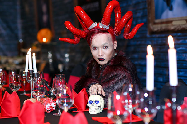 Lý Trường Giới diện trang phục trăm triệu đoạt giải hoa hậu 