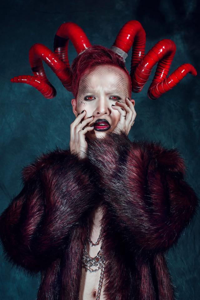 Lý Trường Giới diện trang phục trăm triệu đoạt giải hoa hậu 