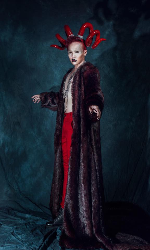 Lý Trường Giới diện trang phục trăm triệu đoạt giải hoa hậu 