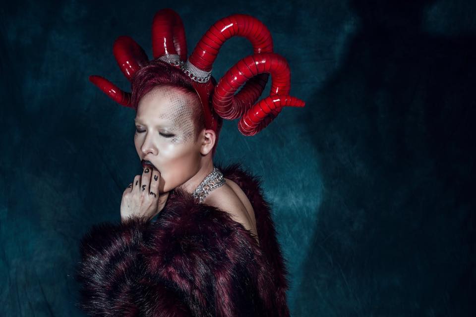 Lý Trường Giới diện trang phục trăm triệu đoạt giải hoa hậu 