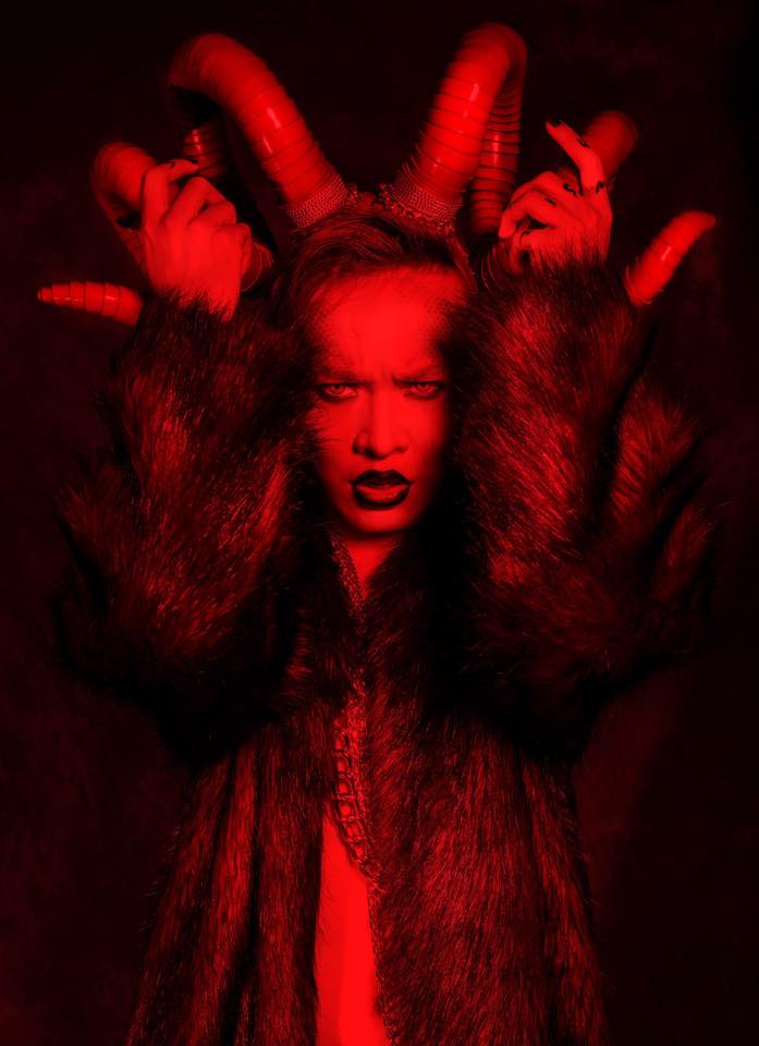 Lý Trường Giới diện trang phục trăm triệu đoạt giải hoa hậu 