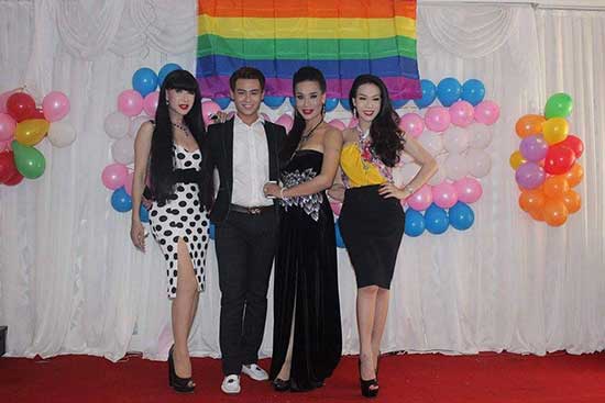 Kullboy sim sua tham dự ngày LGBT tại Huê