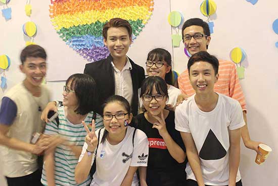 Kullboy sim sua tham dự ngày LGBT tại Huê