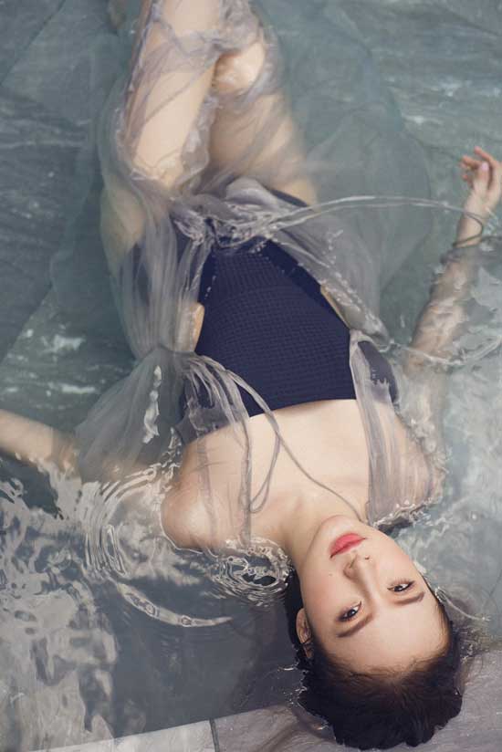 Angela Phương Trinh gợi cảm bikini