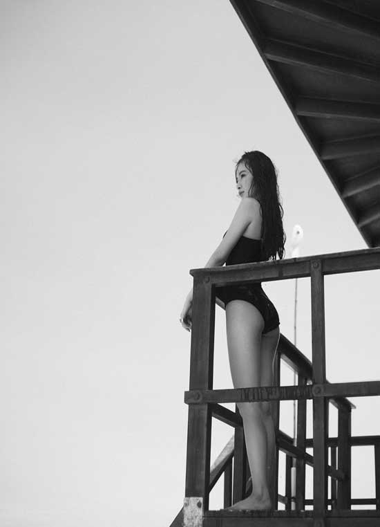 Angela Phương Trinh gợi cảm bikini