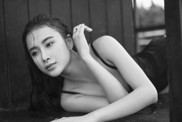 Angela Phương Trinh gợi cảm bikini