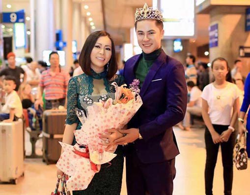 Á Vương Cao Thiên Phước diện Vest lịch lãm đón Hoa Hậu Kristine Thảo Lâm tại sân bay