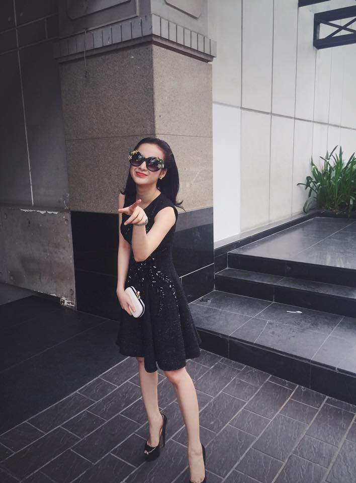 Angela Phương Trinh tạo dáng xinh tươi, đáng yêu. 