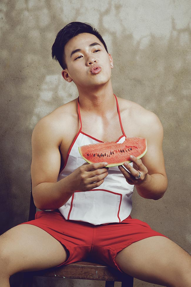 Huỳnh Thanh Lịch khoe body đón tết