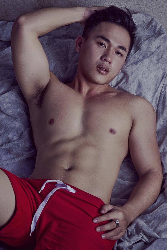 Huỳnh Thanh Lịch khoe body đón tết