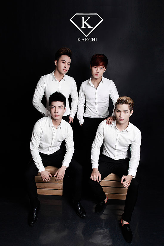 Khoa Karchi shop với trang phục thu đông