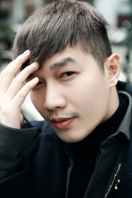 Lê Minh Ngọc dạo phố cuối đông