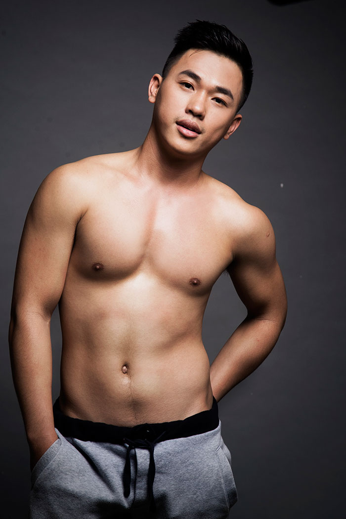 Huỳnh Thanh Lịch lần đầu khoe body cuốn hút