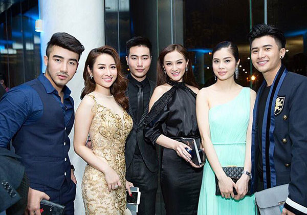 Lục Triều Vỹ bảnh bao đi xem Đêm hội chân dài 