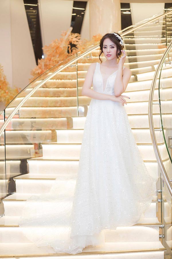 My Lê diện váy nghìn đô dự sự kiện gây thương nhớ