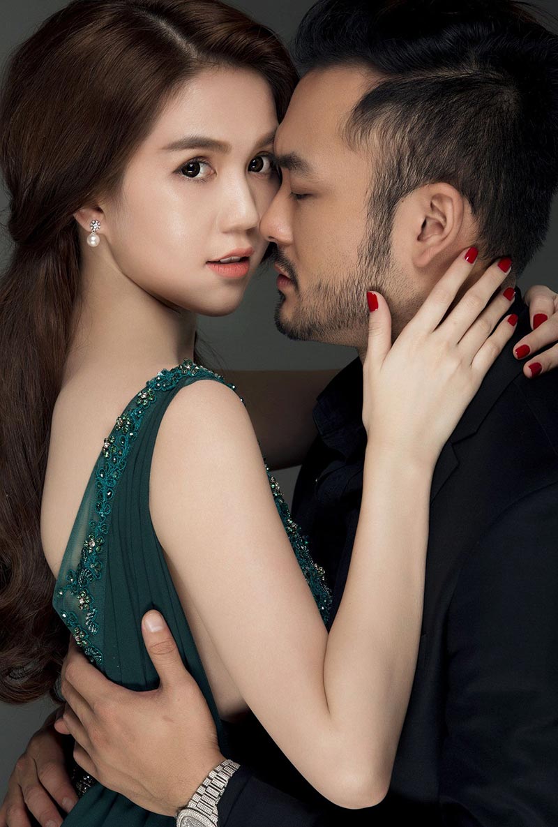 Ngọc Trinh âu yếm Petey