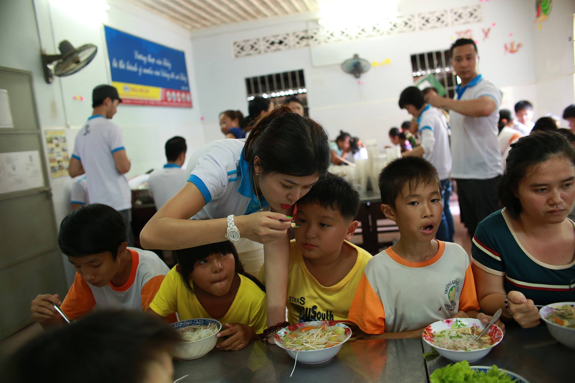 Người đẹp và lòng nhân ái