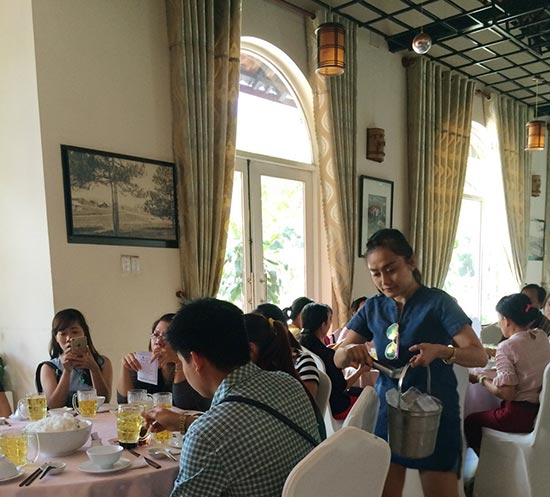 Hot girl Du Lịch Nhật Thảo giản dị thân thiện khi đi Tour