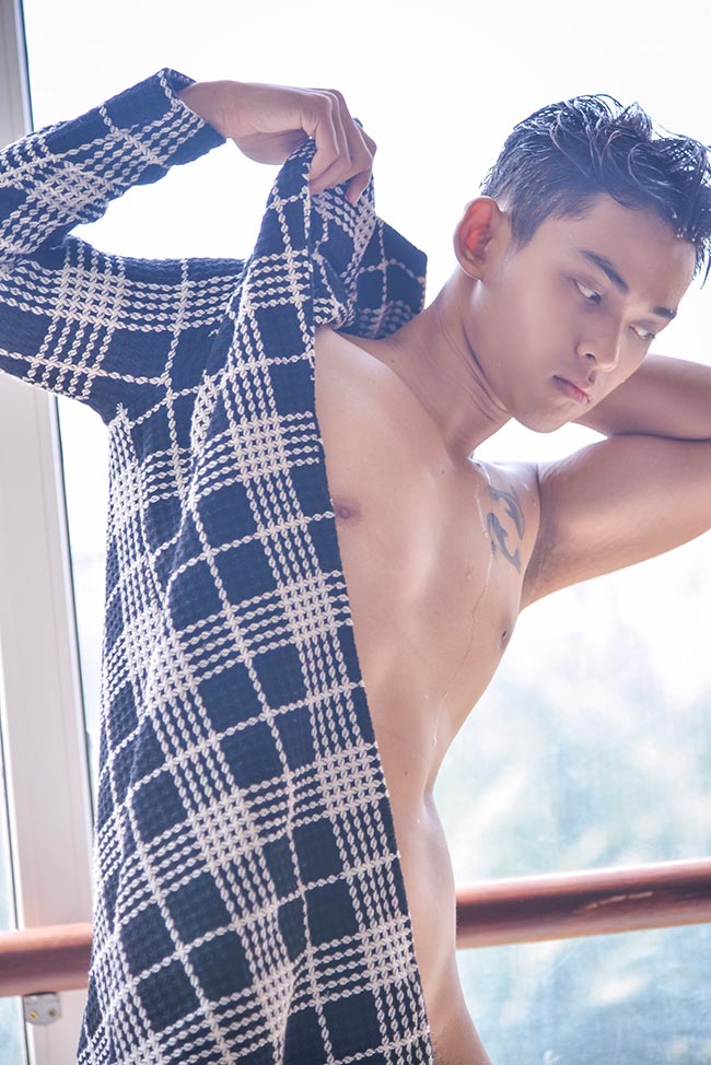 Thái Bảo , Lột Xác Cùng Vẻ Ngoài Gợi Cảm