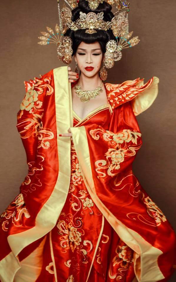Sim Sữa đã giúp hoa hậu chuyển giới Trương Hạ Vy hoá thân thành Võ Tắc Thiên đẹp lộng lẫy