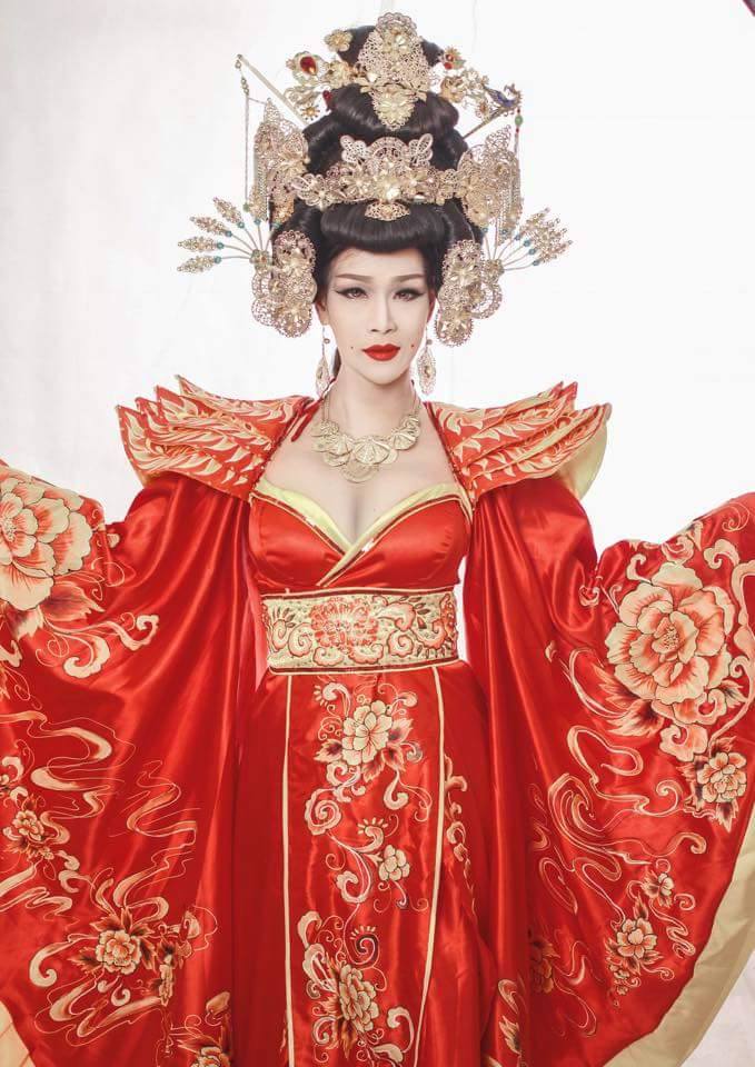 Sim Sữa đã giúp hoa hậu chuyển giới Trương Hạ Vy hoá thân thành Võ Tắc Thiên đẹp lộng lẫy