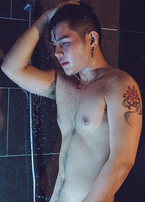 Ưu Đàm với vẻ đẹp thiêu đốt ánh nhìn