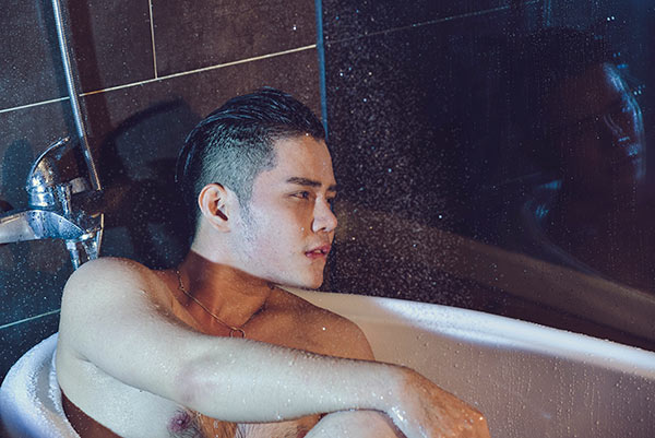 Ưu Đàm với vẻ đẹp thiêu đốt ánh nhìn