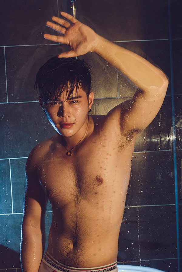 Ưu Đàm với vẻ đẹp thiêu đốt ánh nhìn