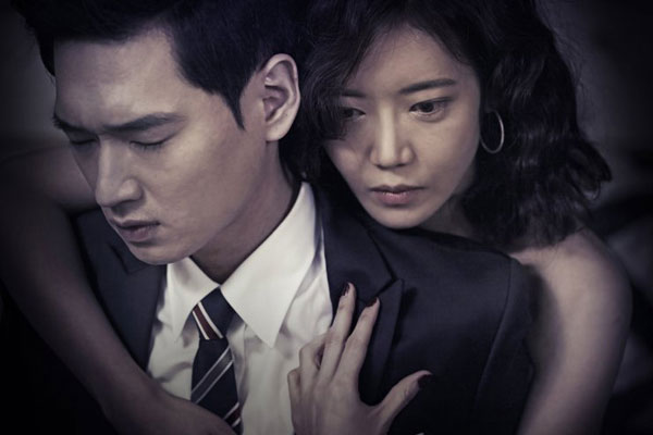 Ko Won khỏa thân hoàn toàn khi xuất hiện trong 'Death in Desert' cùng với tài tử Kim Min Gi , một tác phẩm điện ảnh của đạo diễn Noh Jin Soo. 