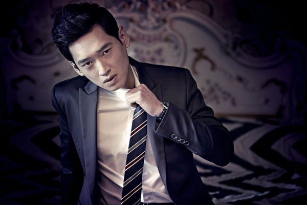 Ko Won khỏa thân hoàn toàn khi xuất hiện trong 'Death in Desert' cùng với tài tử Kim Min Gi , một tác phẩm điện ảnh của đạo diễn Noh Jin Soo. 