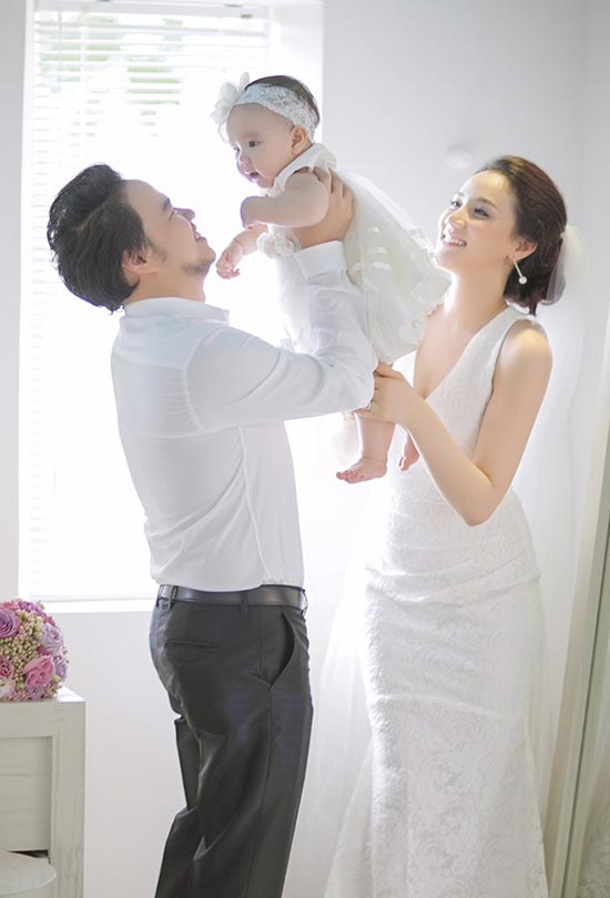 Người mẫu Trang Nhung hạnh phúc bên chồng con