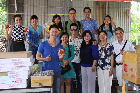 MC Anh Quân và chuyến đi từ thiện mùa Trung Thu