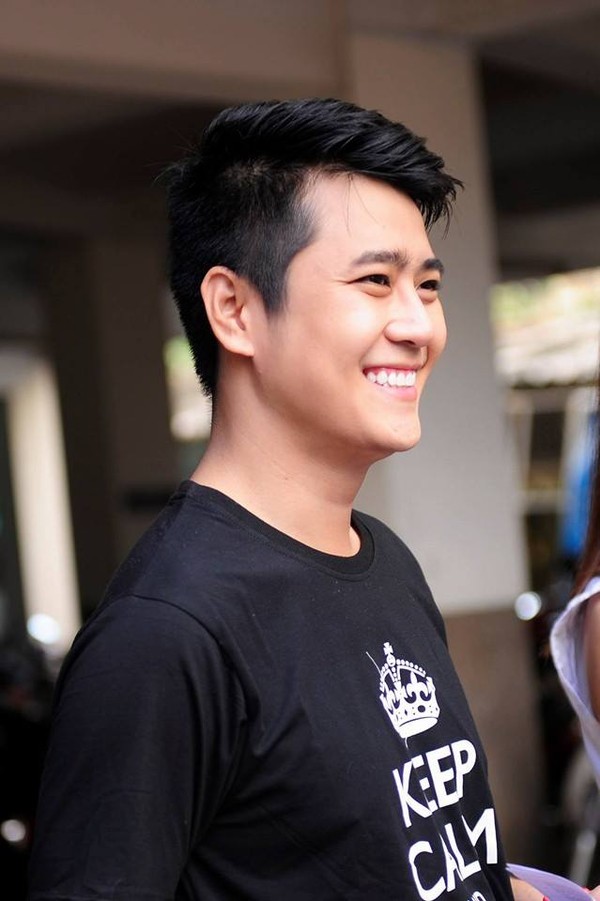 Sau gần 1 tuần chống chọi với cơn bạo bệnh bất chợt, đến trưa ngày hôm nay, MC Quang Minh đã trút hơi thở cuối cùng tại nhà riêng.