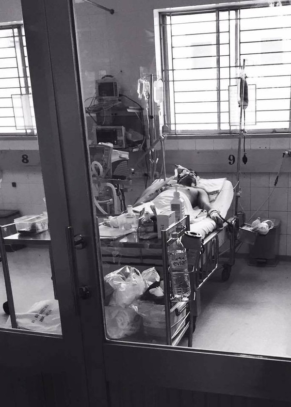 Sau gần 1 tuần chống chọi với cơn bạo bệnh bất chợt, đến trưa ngày hôm nay, MC Quang Minh đã trút hơi thở cuối cùng tại nhà riêng.