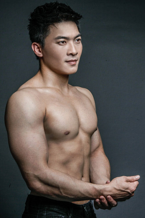 Hoàng tử xiếc Quốc Cơ mang nét đẹp lãng tử