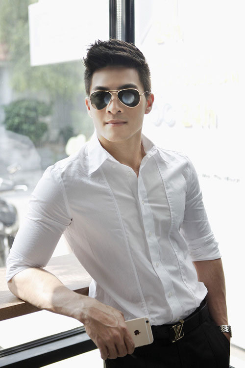 Hoàng tử xiếc Quốc Cơ mang nét đẹp lãng tử