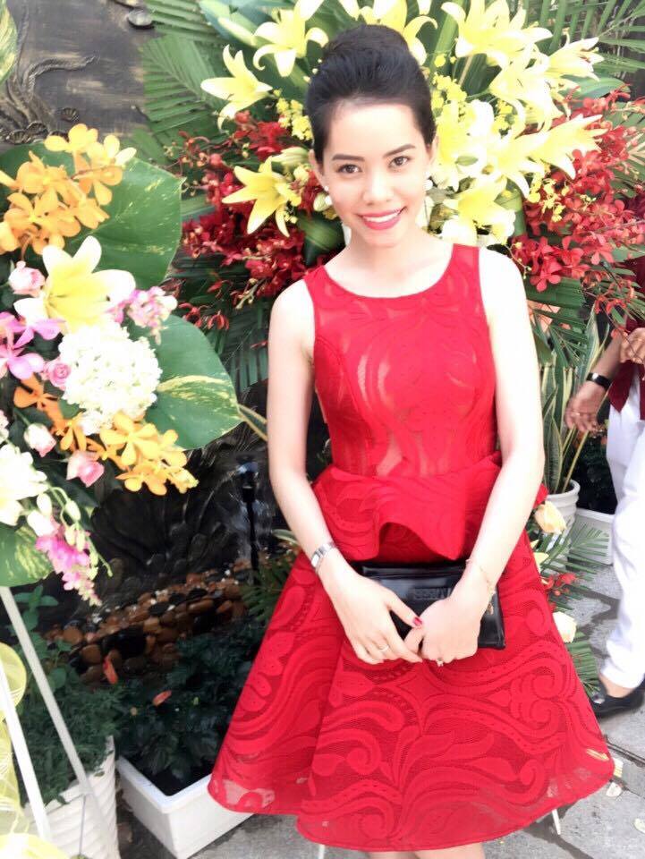 Thy Nhã khoe vẻ đẹp dịu dàng quyến rũ tại event