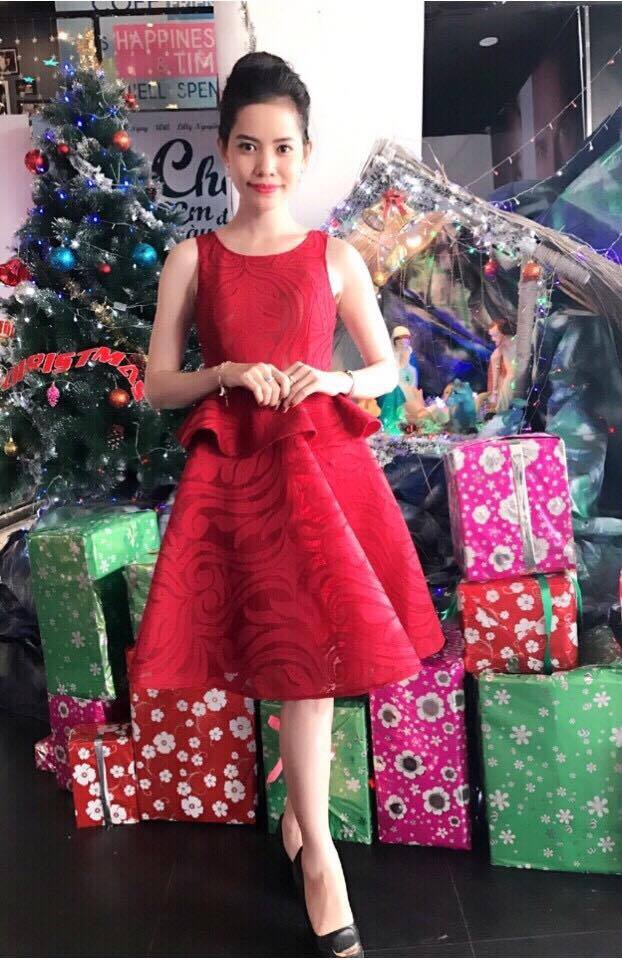 Thy Nhã khoe vẻ đẹp dịu dàng quyến rũ tại event