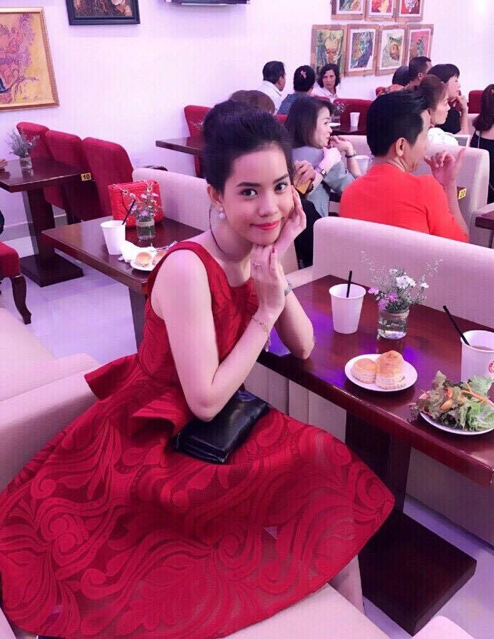 Thy Nhã khoe vẻ đẹp dịu dàng quyến rũ tại event