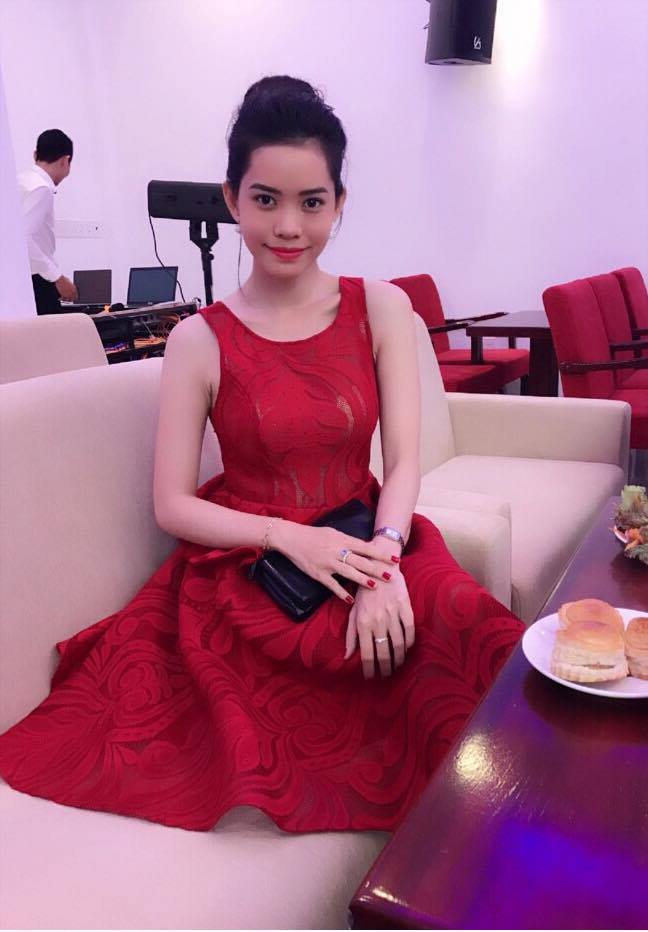 Thy Nhã khoe vẻ đẹp dịu dàng quyến rũ tại event