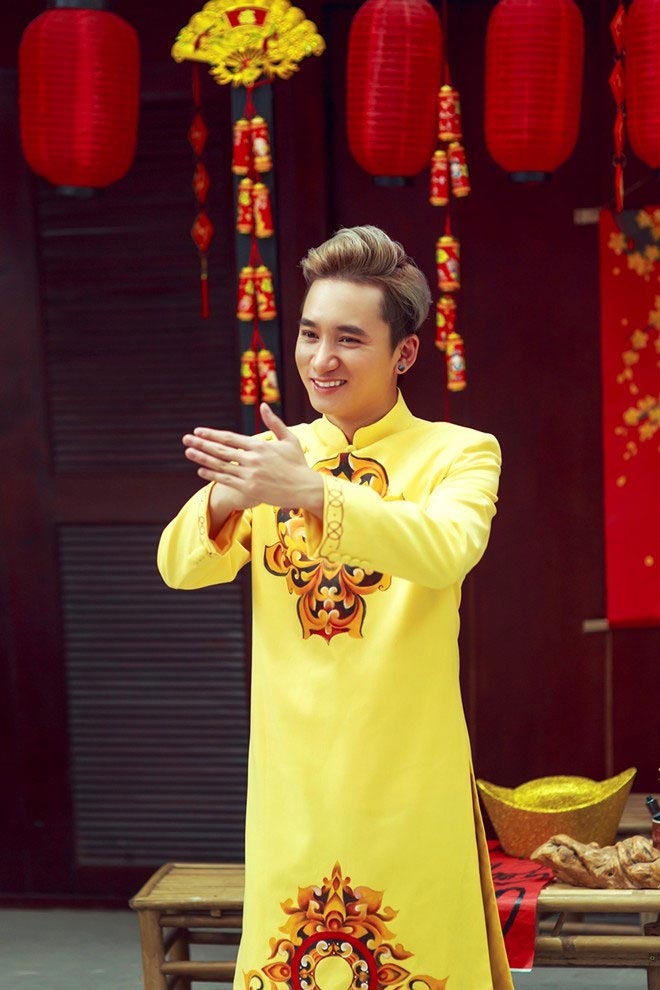 Phan Mạnh Quỳnh tung ảnh chúc xuân khán giả