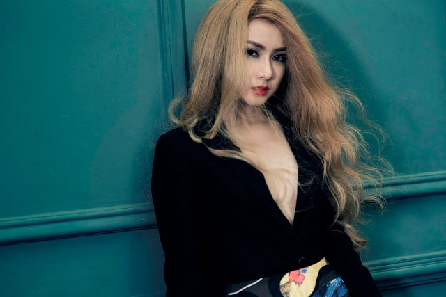 Thái Tuyết Trâm với Break it out Saoshowbiz.com 