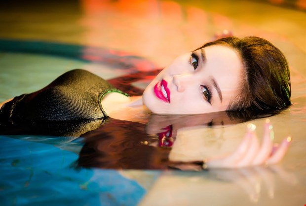 Bảo Thy sexy trong MV Im Sorry Babe