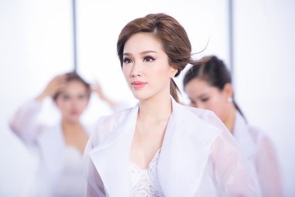 Bảo Thy sexy trong MV Im Sorry Babe
